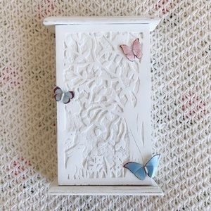 Vintage white key holder with butterflies